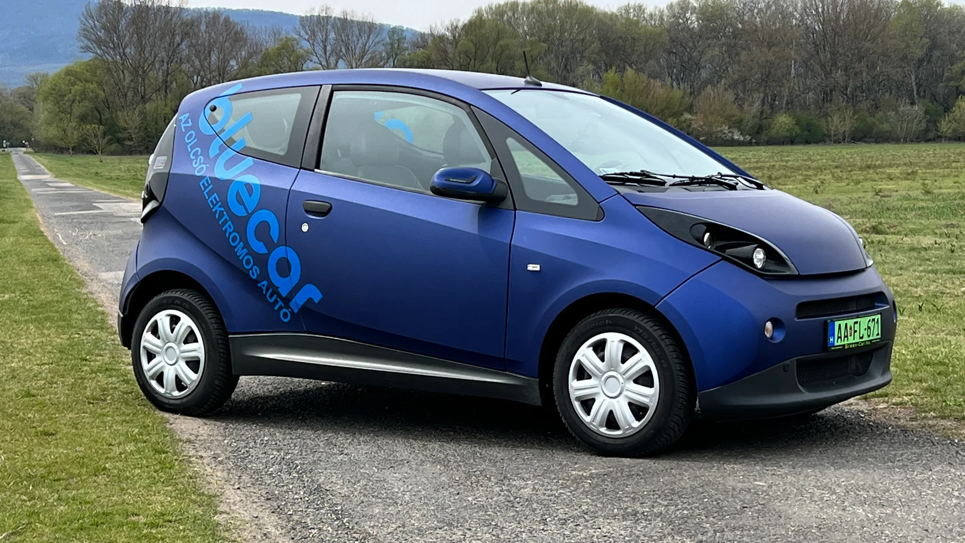 GreenCar Bolloré Bluecar matt metál kék teljes autóbevonás és bluecar autódekor