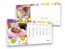 Színes, gömbös asztali naptár